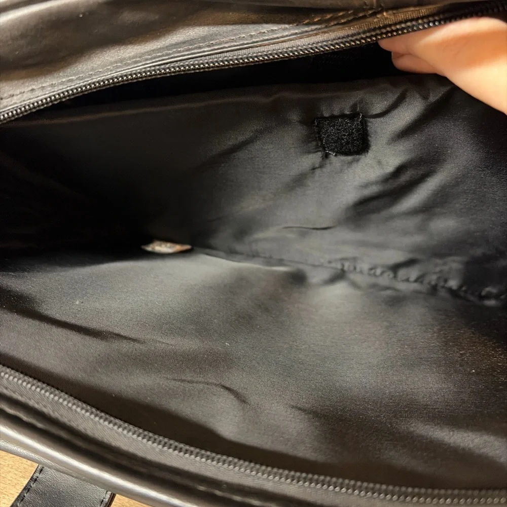 Samsonite Black Leather Expandable Briefcase Laptop 17 inch Business Travel